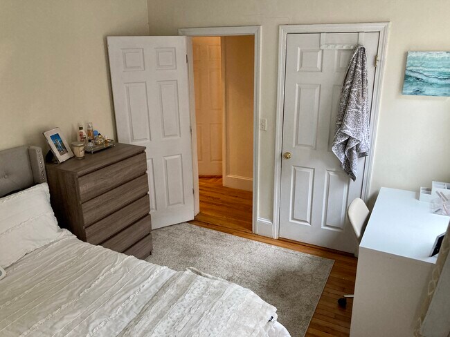 Building Photo - 55 Egmont St