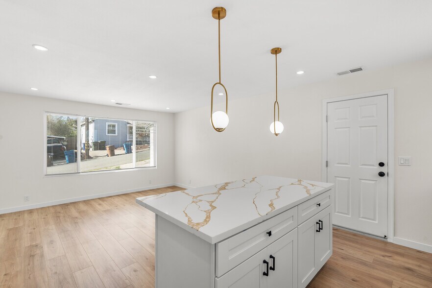 Building Photo - 8 Corte Dorado