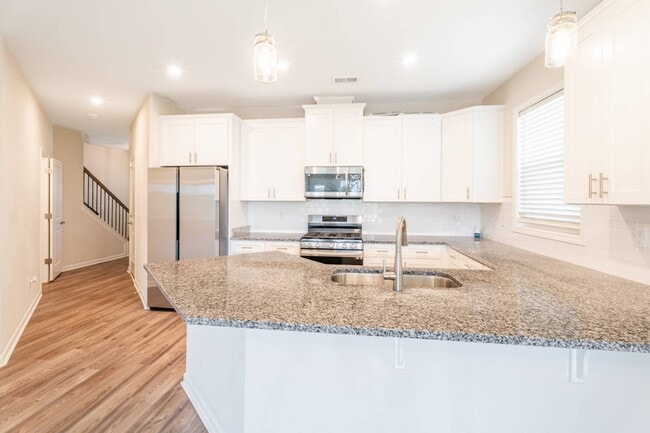 Building Photo - 812 Justify Lp