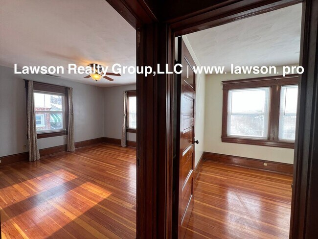 Building Photo - Heart of Grandin Court- Location, Location, Location!