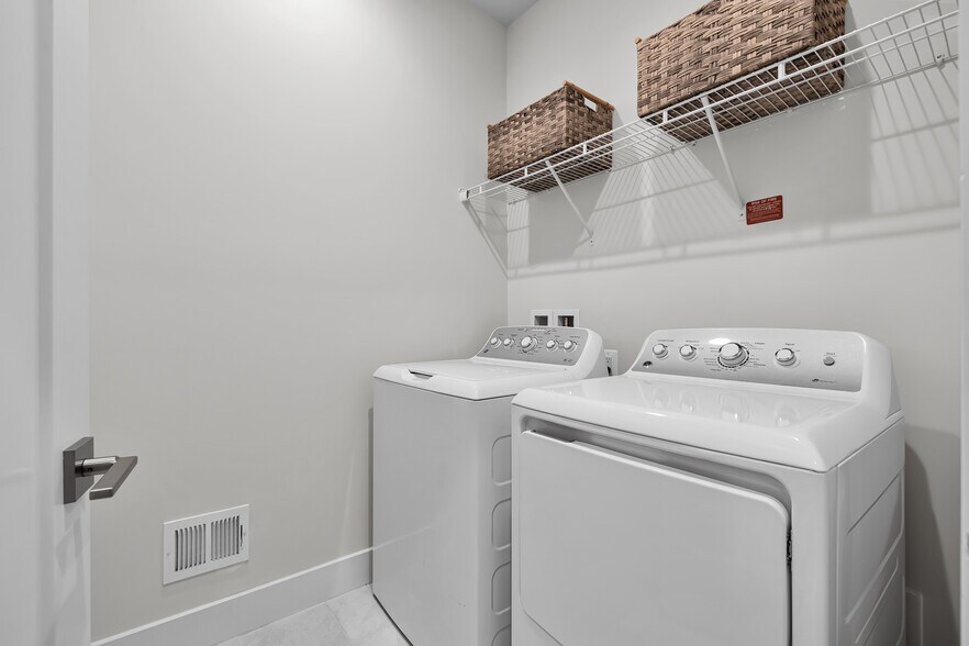 Building Photo - 147 Prairie Ln