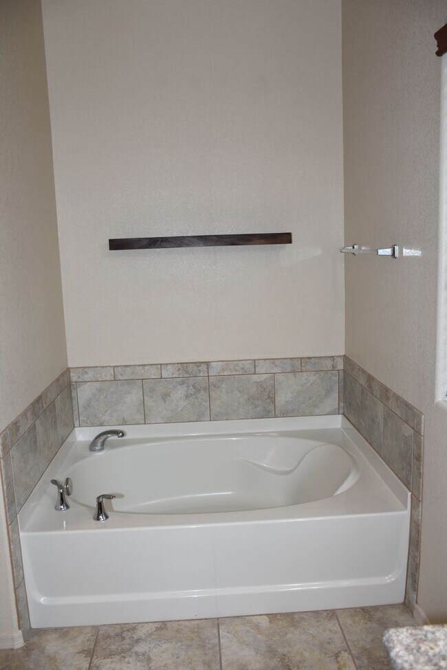 Building Photo - 4520 Leisure Ln