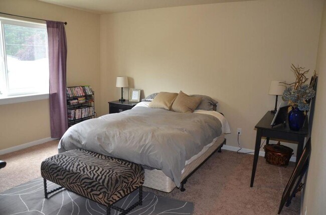 Building Photo - North Plains Single Family Home