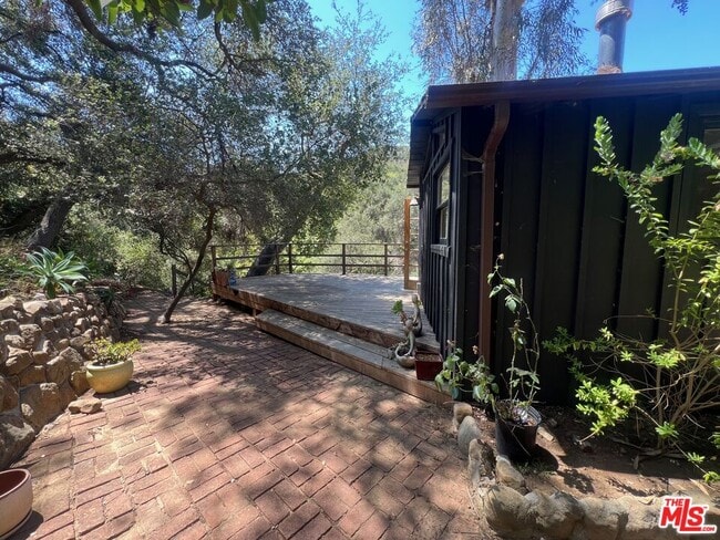 Building Photo - 764 Old Topanga Canyon Rd