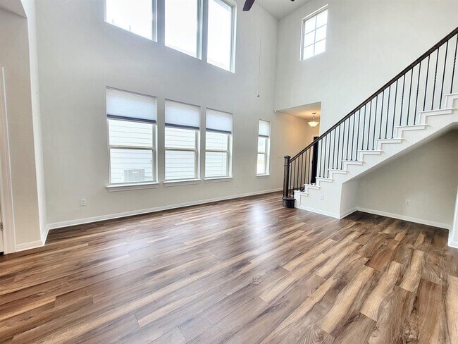 Building Photo - 15811 Windroot St