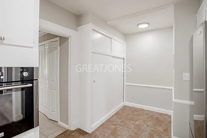 Building Photo - 3308 Woodlawn Ave