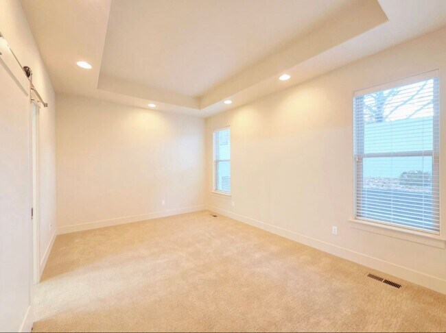 Building Photo - 1704/1706 Danny Boy Ln. Duplex