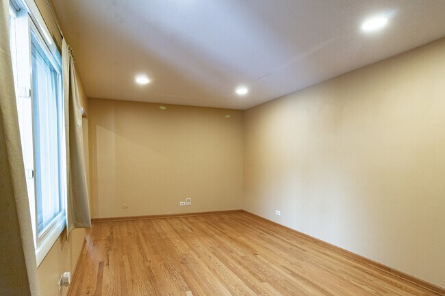 Building Photo - 416 Swallow Ln