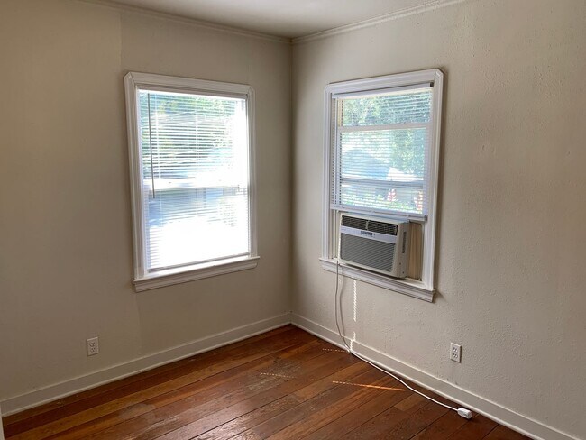 Building Photo - 3 Bedroom plus bonus room! Close to Enloe, CSUC and Downtown
