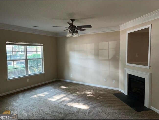 Building Photo - 221 Polo Ln