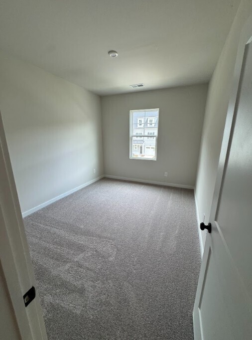 Building Photo - Beautiful 3-Bedroom, 3-Bath Home with Mode...