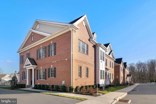 Building Photo - 71 Creekview Ln