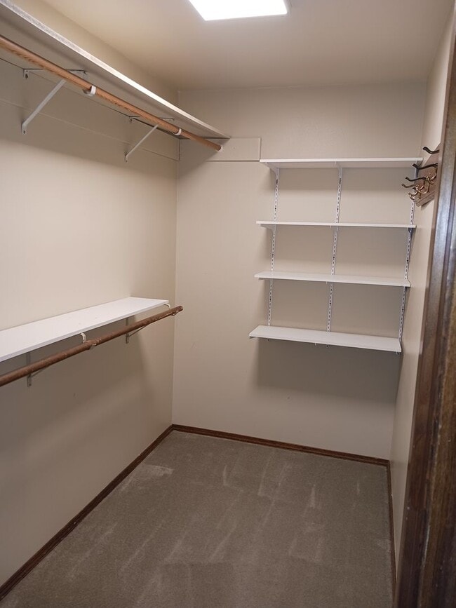 Building Photo - 708 Highland Dr