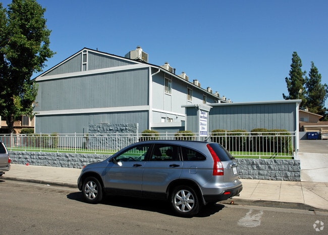 Building Photo - 1490 W Swift Ave