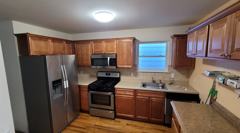 Kitchen - 311 Cross St