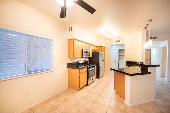 Building Photo - 1050 E Cactus Ave