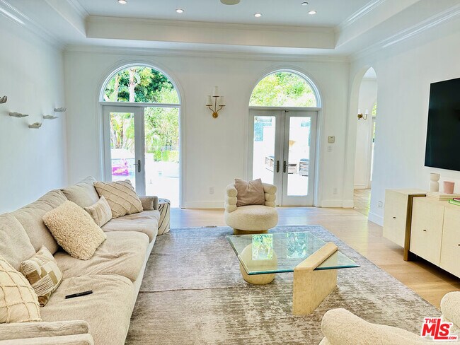 Building Photo - 1447 San Ysidro Dr