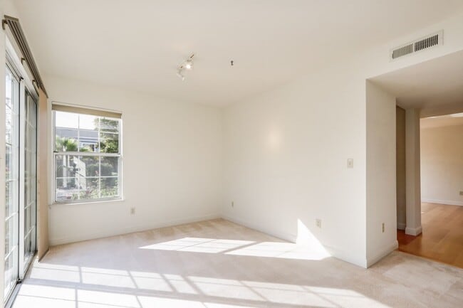 Building Photo - 3 Bed / 3 Bath single family home with huge backyard in Foster City. YouTube tour!!