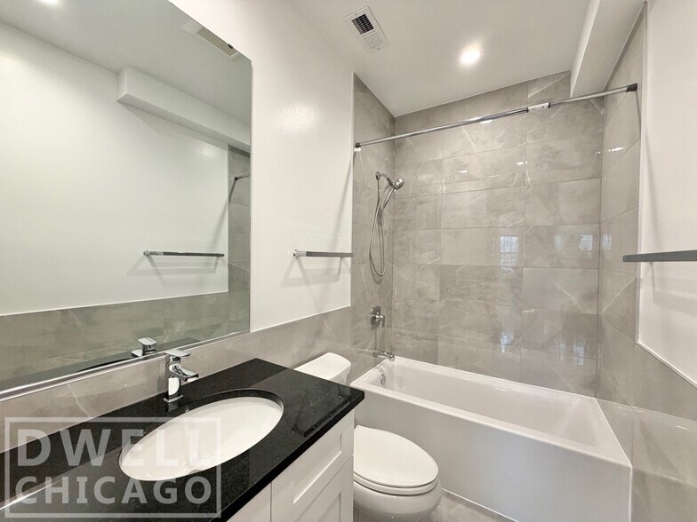 Building Photo - 1709 W Lunt Ave