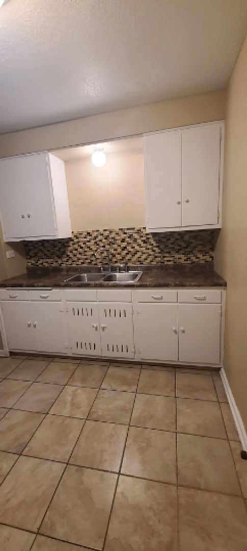 Building Photo - Charming 2 bedroom single family home near Lincoln Park