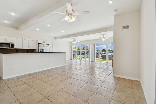 Building Photo - 345 Capri Blvd