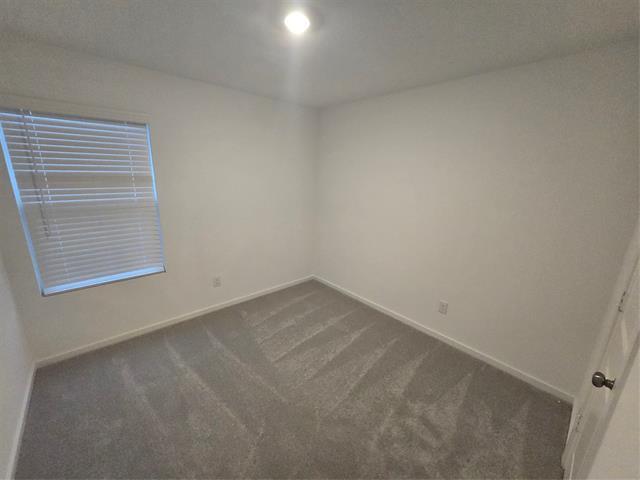 Building Photo - 316 Thresher Ln