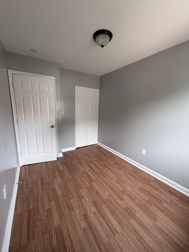 Building Photo - 710 Sequoia Dr