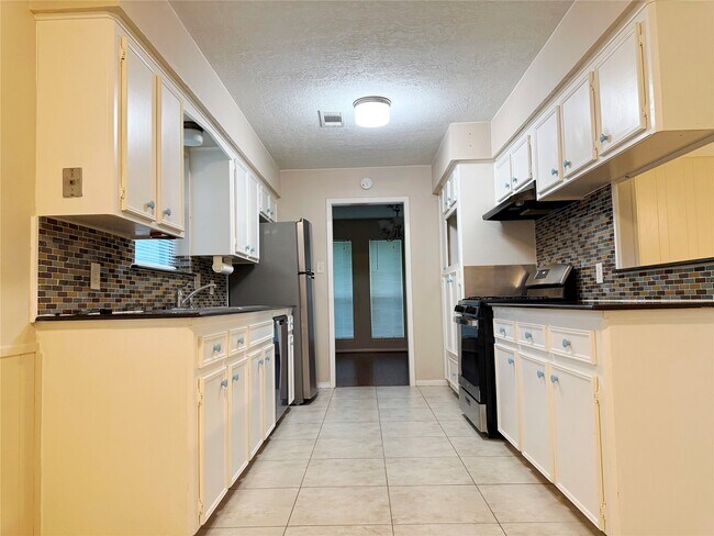 Building Photo - 13430 Exton Ln