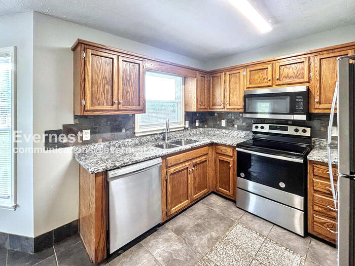 Building Photo - 405 Pleasant Run Rd