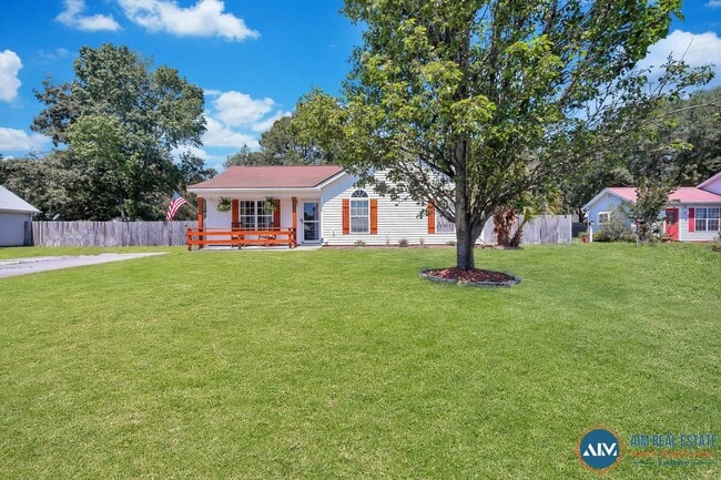 Building Photo - Charming 3-Bed, 2-Bath Home in Historic Beaufort, SC. Call for Details!