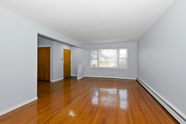 Interior Photo - 7818-7820 South Shore Drive