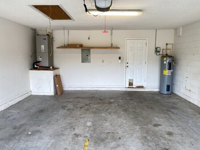 Building Photo - 14012 Rensselaer Rd