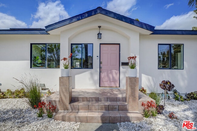 Building Photo - 11465 Cumpston St