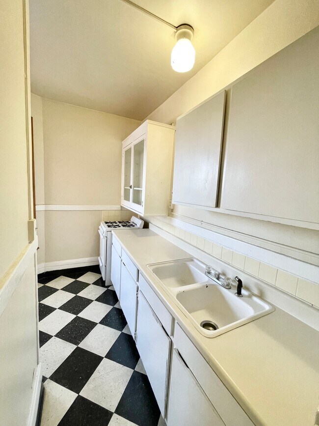 photo jul 15 2023, 11 54 43 am - Cross Apartments