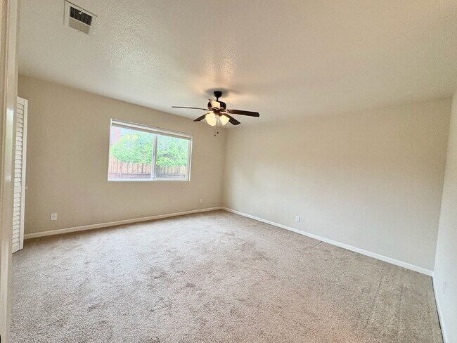 Building Photo - Spacious 3 Bedroom Gilroy Home with AC  & Attached Garage