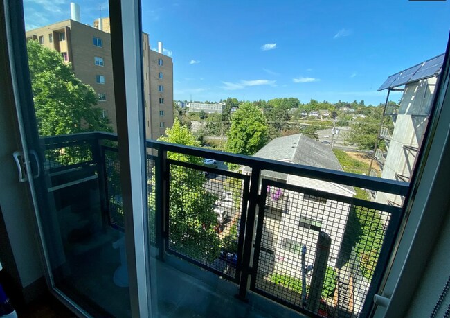 Building Photo - 4547 8th Ave NE