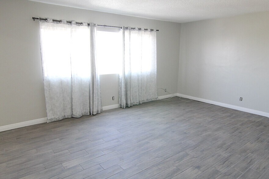 Building Photo - 3247 W Century Blvd