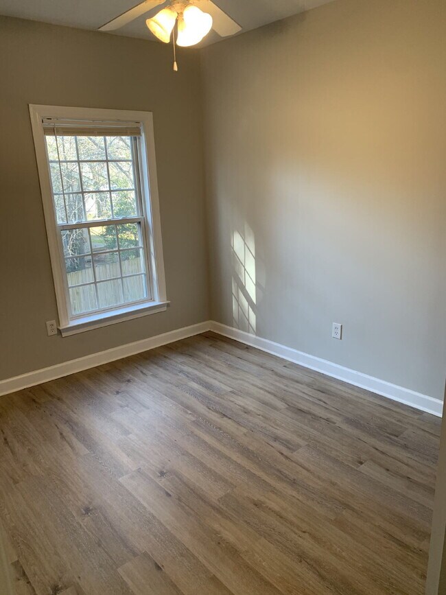 Building Photo - Beautiful Townhome in the Heart of Aiken!