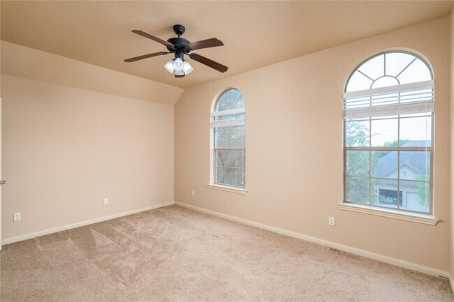 Building Photo - 205 Choke Canyon Ln