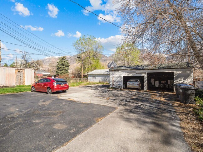 Building Photo - Ken-355 S 300 E, Provo UT 84606