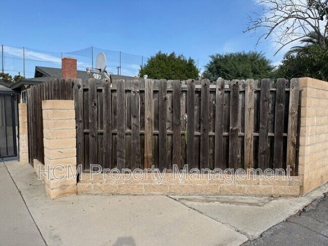 Building Photo - 928 E Meats Ave