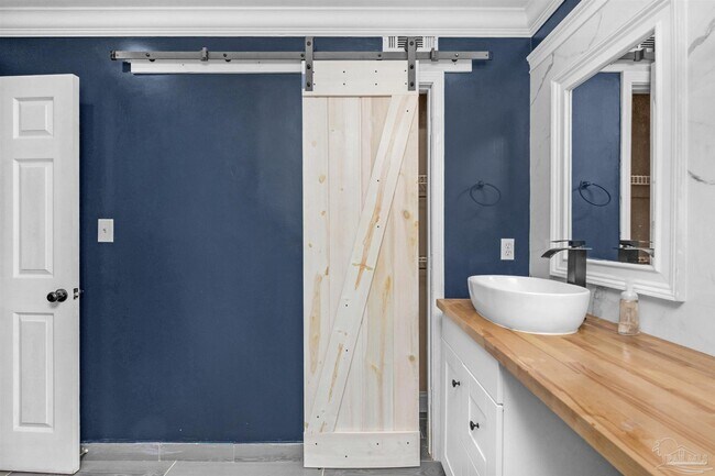 Building Photo - 5850 Princeton Dr