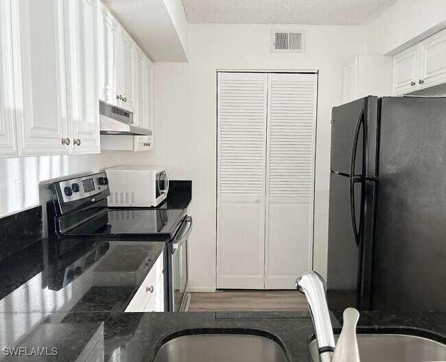 Building Photo - 8245 Ibis Club Dr