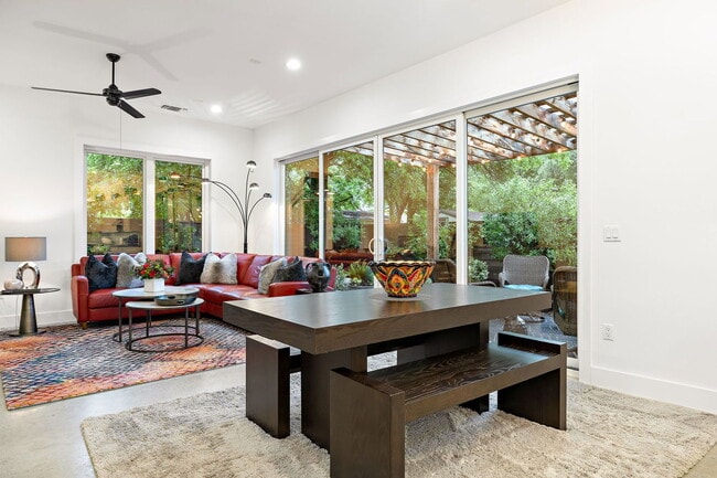 Building Photo - 1310 Choquette Dr