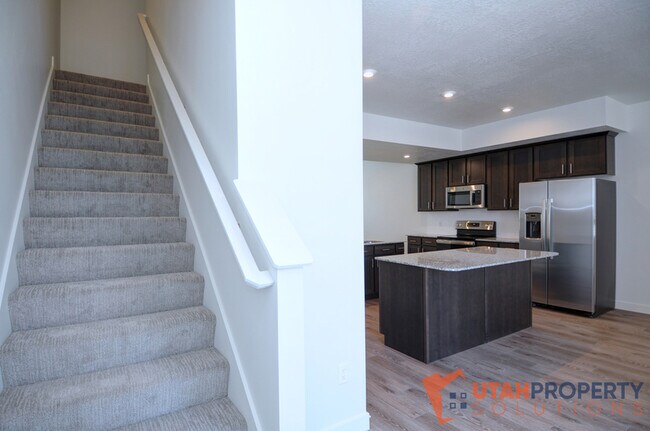 Building Photo - 1006 W 430 S