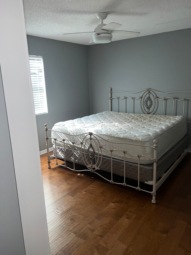 Building Photo - 315 Hilderbrand Dr