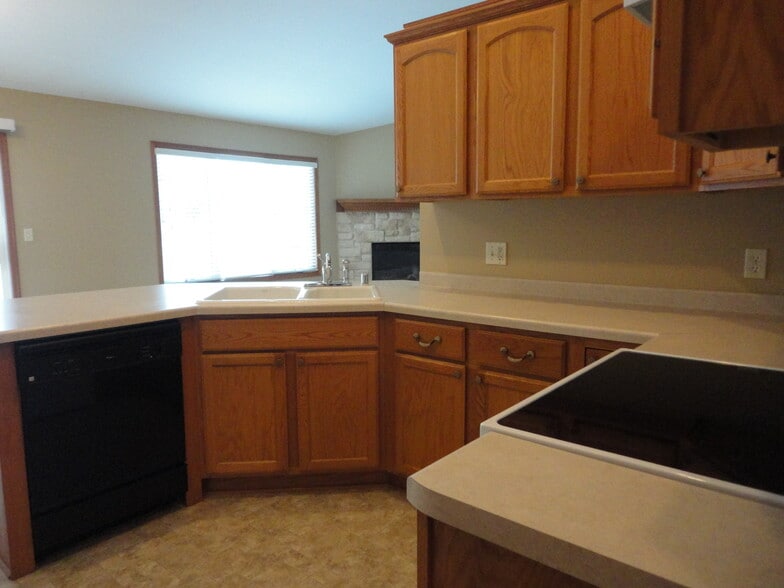 Building Photo - 338 Ponderosa Dr