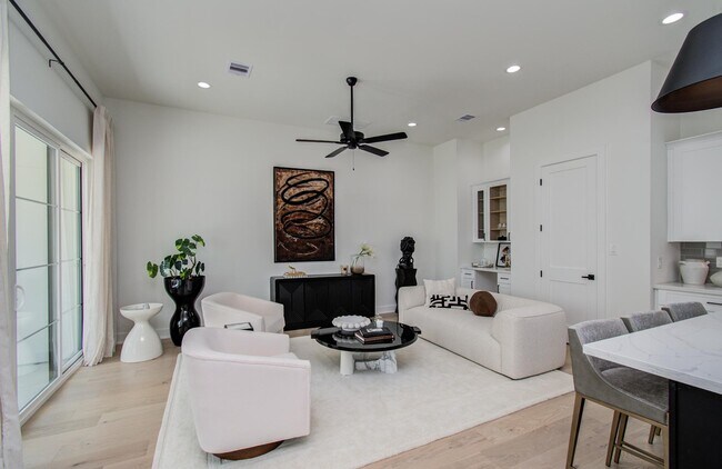 Building Photo - 8702 Ojeman Villas Dr