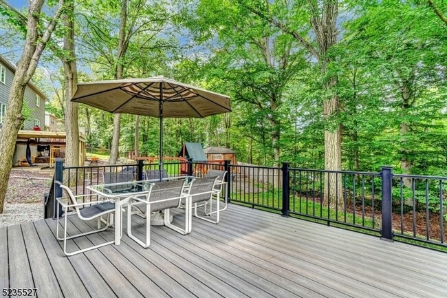 Building Photo - 33 Highmount Ave