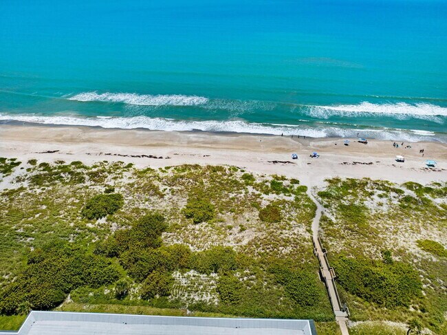 Building Photo - Welcome to Your Beachfront Escape at Beach Winds, Cocoa Beach!
